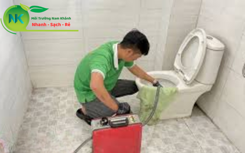 thông bồn cầu 4